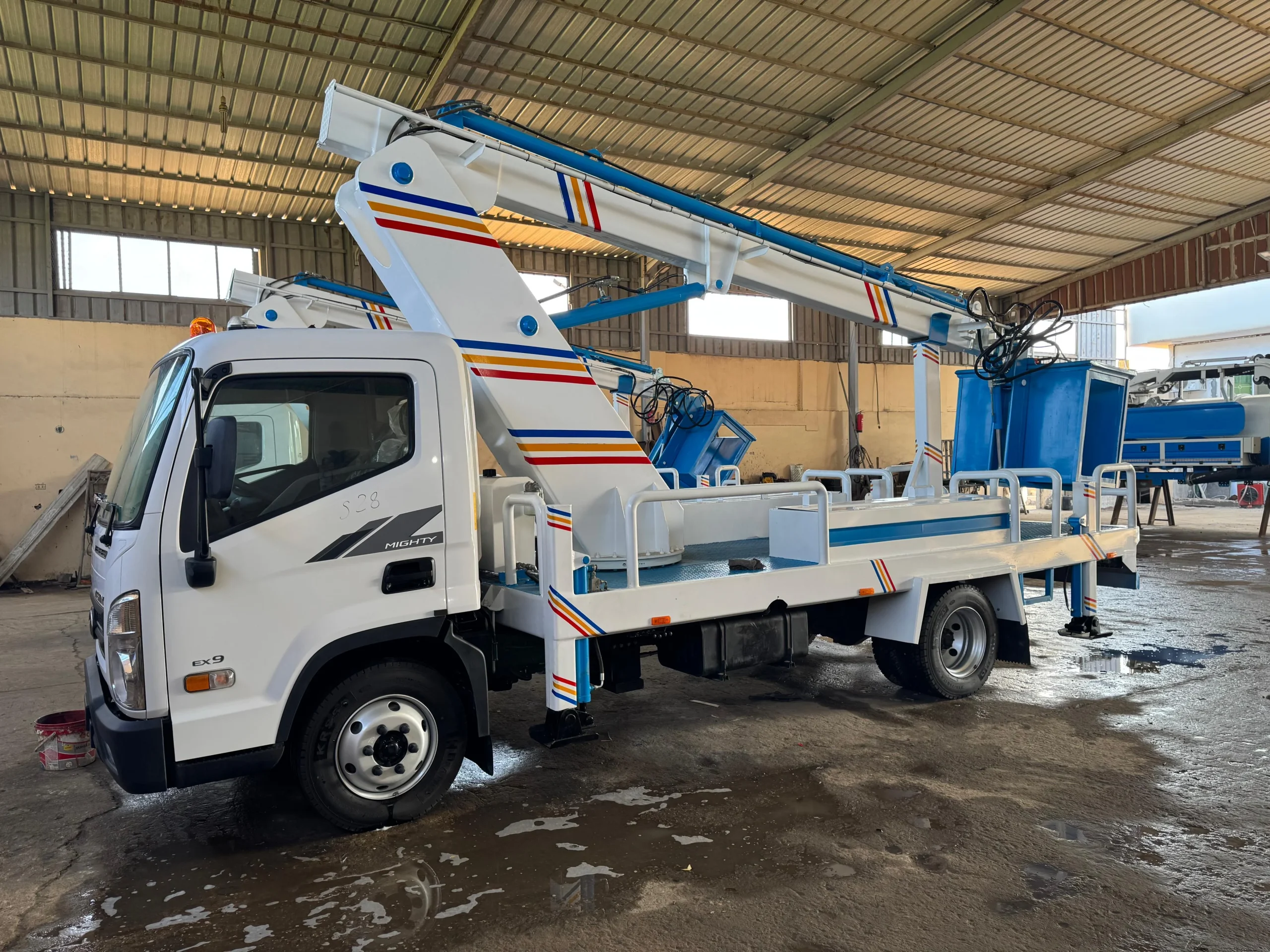 Hydraulic lift ladder 2